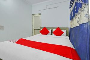 Gulta vai gultas numurā naktsmītnē OYO Flagship Hotel Dream Sky Near Akshardham