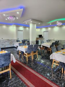 Restaurace v ubytování Hôtel Harbonnières
