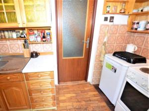 Kuchyňa alebo kuchynka v ubytovaní Holiday Home Jahor by Interhome