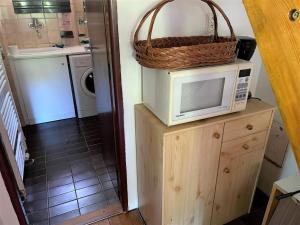 Kuchyňa alebo kuchynka v ubytovaní Holiday Home Jahor by Interhome