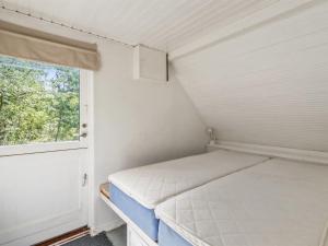 Postel nebo postele na pokoji v ubytování Holiday Home Keimo - 1-3km from the sea in Djursland and Mols by Interhome