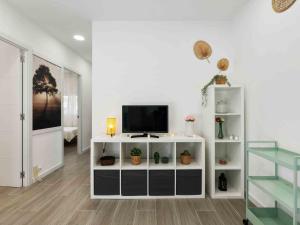 A television and/or entertainment centre at Holiday Home La Rosaleda by Interhome