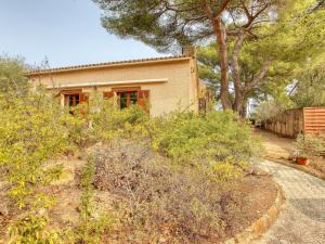 Taman di luar Holiday Home L'Arbousier by Interhome
