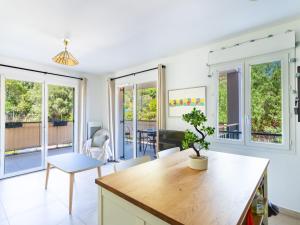 Gallery image of Apartment Le Clos Jardin-4 by Interhome in Bormes-les-Mimosas