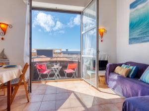 Et opholdsområde på Apartment Duplex Ortal by Interhome