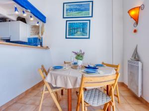 Køkken eller tekøkken på Apartment Duplex Ortal by Interhome + 32 billeder