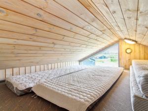 Tempat tidur dalam kamar di Holiday Home Dorit - all inclusive - 100m from the sea by Interhome