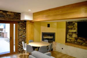 TV a/nebo společenská místnost v ubytování Casa Rural Puente Moneo - Spa Sierra de Francia
