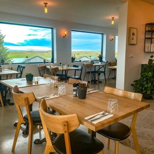 Landbrot Guesthouse餐厅或其他用餐的地方