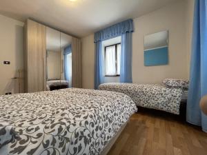 Giường trong phòng chung tại 076 Trilocale, Pinzolo