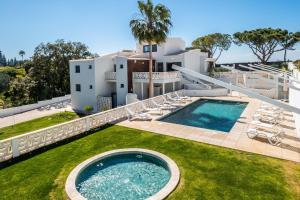an image of a villa with a swimming pool and lawn at BELO HORIZONTE in Porches