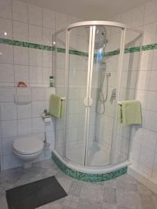 Ένα μπάνιο στο Schöne 2 Zimmer Wohnung