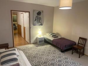 En eller flere senge i et værelse på LibO-apartment, Saarijärvi 17 with free parking