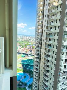 Gallery image of 1BR Prisma Residences DMCI Stylish Condo in Manila