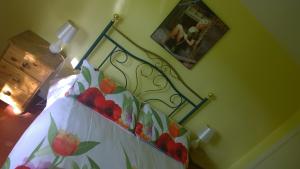 a bedroom with a bed with a floral bedspread at Mulberry Lodge B&B in Westport