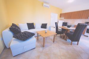 Kuchyň nebo kuchyňský kout v ubytování Apartments Meri