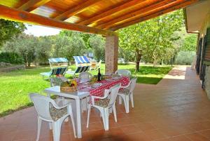a white table and chairs on a patio at Villa Il Casolare Country House con piscina in Itri