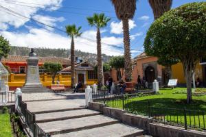 a park with palm trees and a monument at Santo Domingo in Ayacucho