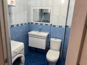 Koupelna v ubytování бул. Шевченка 352, квартира-студія + 6 fotografií