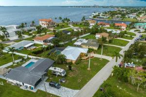 Landskap semula jadi dekat dengan rumah percutian