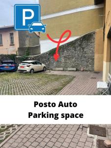 um carro estacionado ao lado de um edifício com um lugar de estacionamento em Leonardo Academy in 5' - MXP, Laghi e Wi-Fi em Sesto Calende