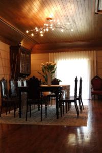 A seating area at Quinta do Alto