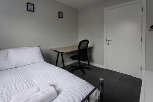 Postel nebo postele na pokoji v ubytování 2 Bedroom Ground Floor Apartment + 21 fotografií