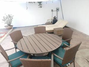 Photo de la galerie de l'établissement Casa Juarez: Great 4BR house w/ POOL & GAMES, perfect for Parties & Family, à La Paz