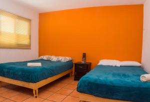Ένα ή περισσότερα κρεβάτια σε δωμάτιο στο Casa Juarez: Great 4BR house w/ POOL & GAMES, perfect for Parties & Family +15 φωτογραφίες