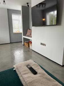 a remote control sitting on a rug in a living room at Modern Apartment Central Woodstock with Parking in Woodstock