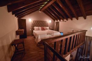 a bedroom with a bed and a wooden staircase at Suites Campestres Montebello in Bernal