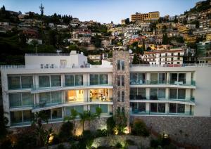 een gebouw voor een stad bij Cora Luxury Home in Taormina
