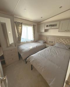 a bedroom with two beds and a window at Tarilana in Kent