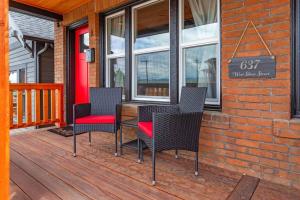 Modern condo in the heart of uptown Butte - Unit A的阳台或露台