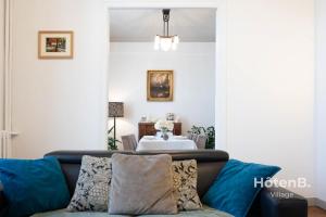 Χώρος καθιστικού στο "Les Effrontés" Louis Blanc Charming Apartment