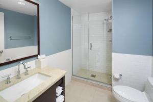 Koupelna v ubytování Andover Inn