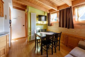 a kitchen and dining room with a table and chairs at Casa Giulia in Bormio