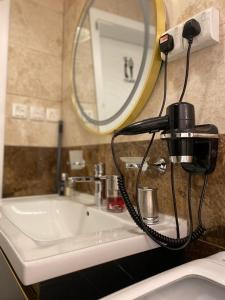 Koupelna v ubytování Al Aseel Apartment Buyoot Al Diyafah