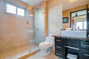 Koupelna v ubytování Luxury beach condo, stunning sunset & ocean view + 46 fotografií