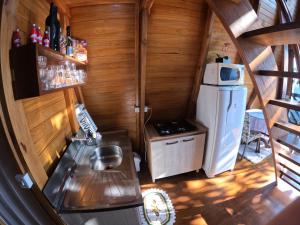 an overhead view of a kitchen in a tiny house at chalé bella vista in Massaranduba
