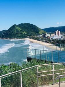 a view of a beach and the ocean at Espaço Zen - Equilíbrio da Alma in Guarujá