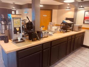 Παροχές για τσάι/καφέ στο Brentwood Inn Clinton