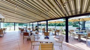 Restaurace v ubytování Best Western Plus Windjammer Inn & Conference Center