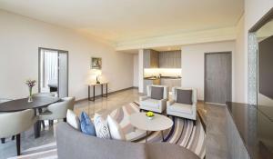 Posezení v ubytování DoubleTree by Hilton Doha Old Town