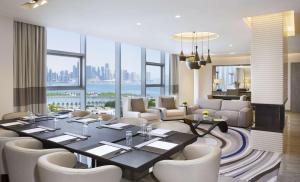 Posezení v ubytování DoubleTree by Hilton Doha Old Town