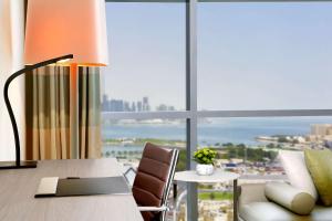 Posezení v ubytování DoubleTree by Hilton Doha Old Town