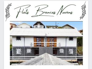 a collage of two pictures of a house at Flats Brancas Nuvens in Campos do Jordão