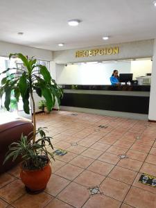 Lobby o reception area sa Hotel Crillon