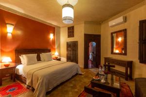 a bedroom with a large bed in a room at Les Sources Berbères Riad & Spa in Marrakech