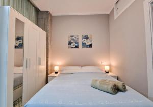 a bedroom with a large bed with two lamps at Apartamentos Manzanares 'Madrid Rio' in Madrid